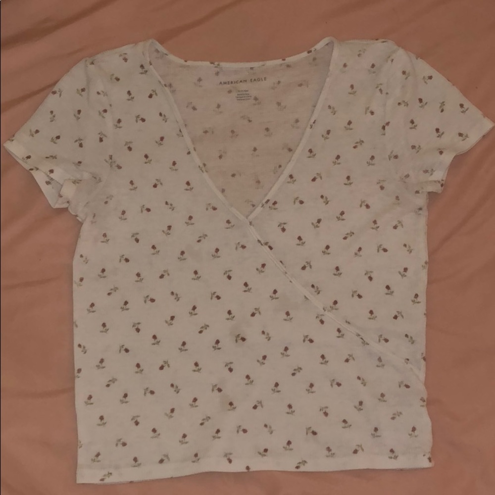 American Eagle floral designed shirt